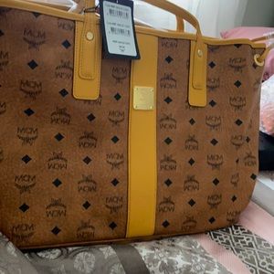 Reversible MCM tote